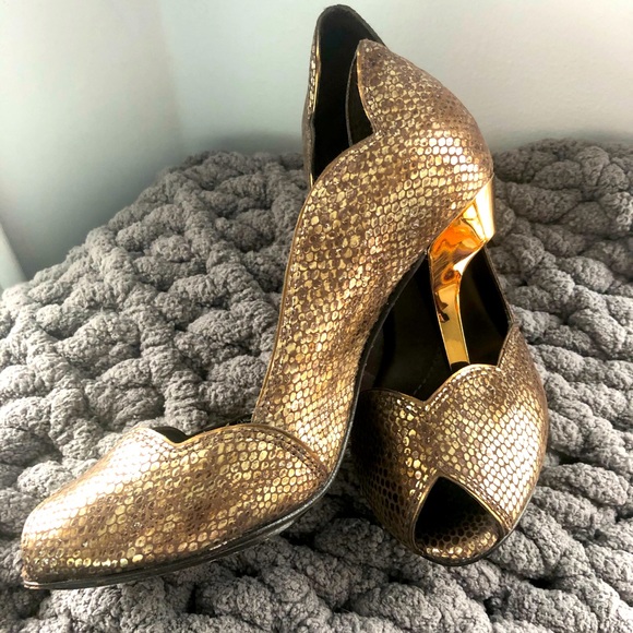 BCBG Snakeskin Stilettos - Picture 2 of 4